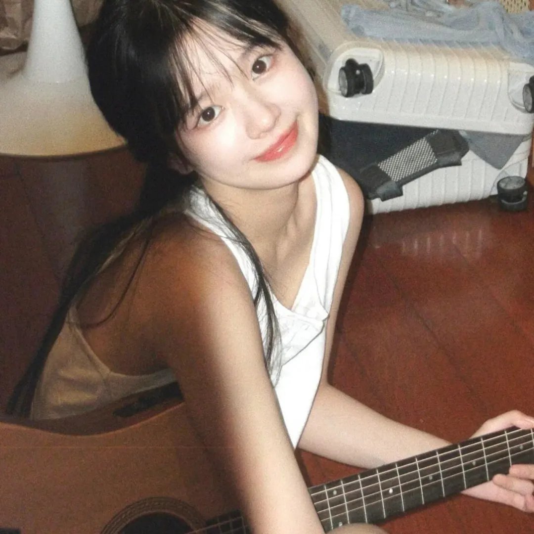 随盲柳入眠的女人